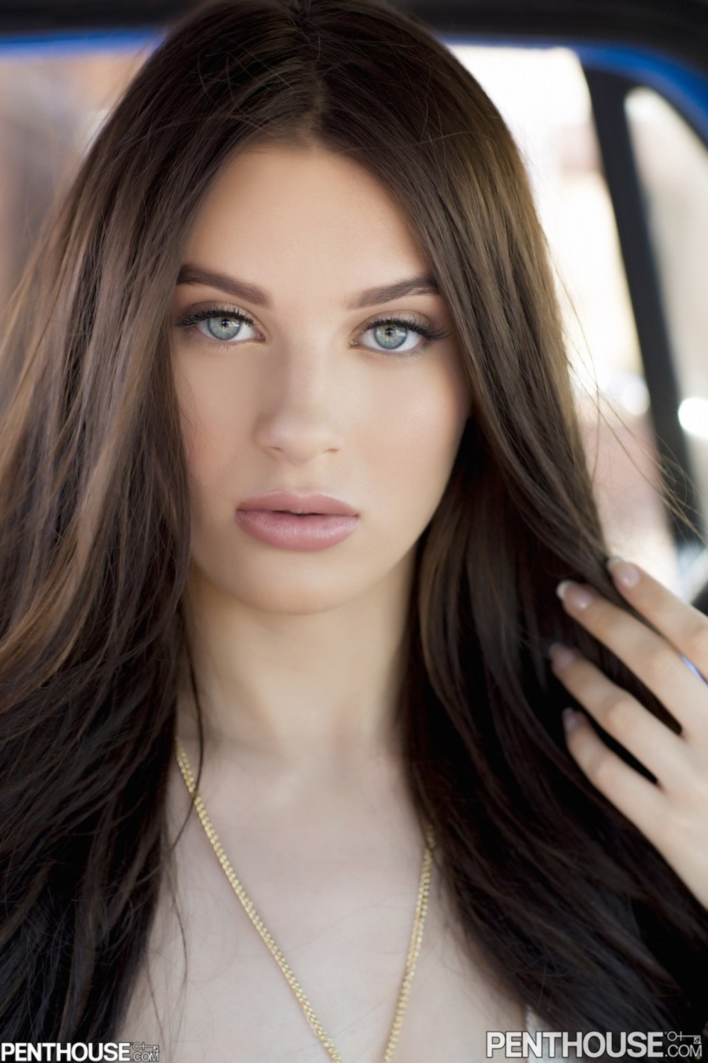 American Chick Lana Rhoades Shows Her Big Natural Tits