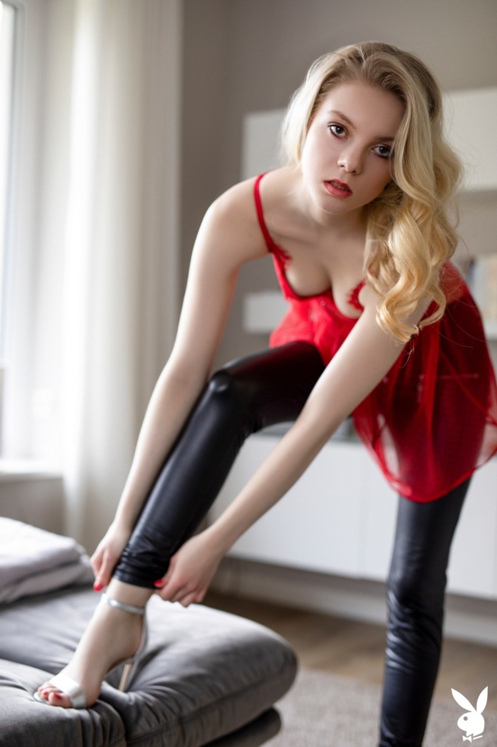 Glamorous Babe Emmi Strips Naked